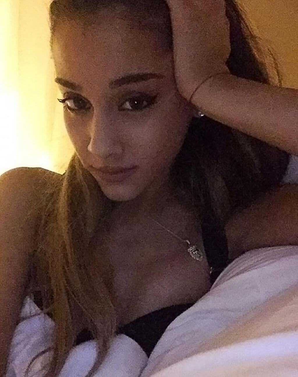 Crotch Selfie Porn - Top 50: Ariana Grande Nude Pussy & Sexy Tits Pictures (2023)
